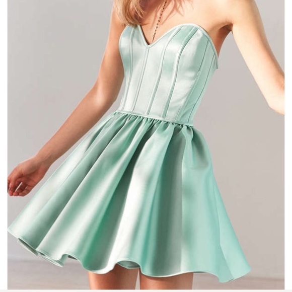 Kimchi Blue Corsetta Strapless Mini Dress - Picture 4 of 4